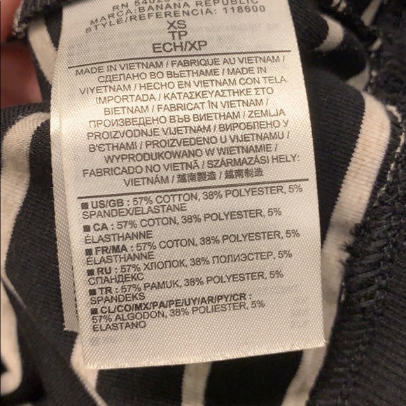 Banana Republic Light Weight Sweater - Picture 4 of 4